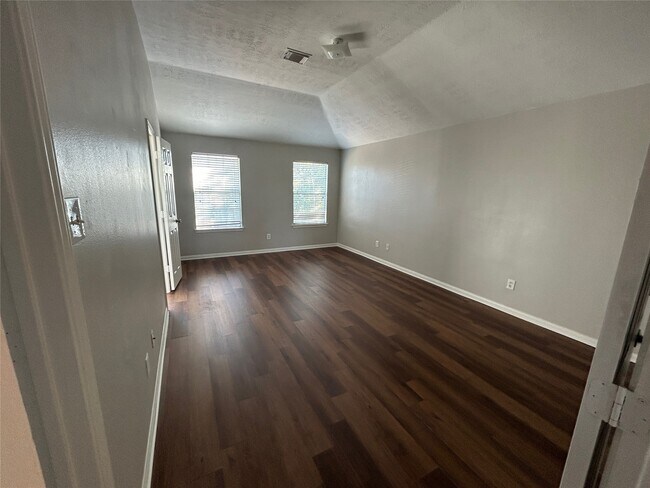 Building Photo - 21523 Aldercy