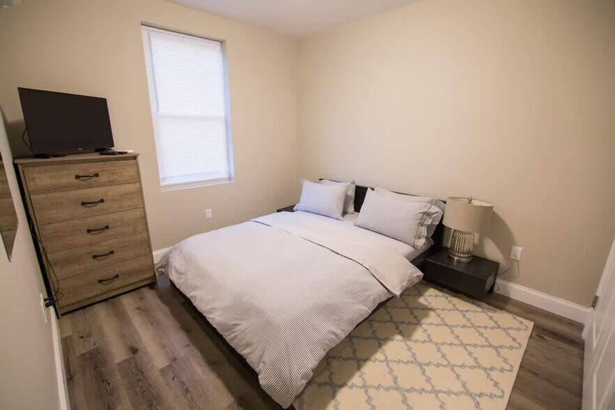 Building Photo - 140 Pearl St