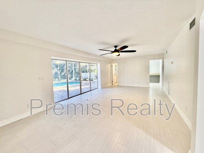 Building Photo - 957 Weathersfield Dr