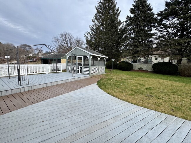 Building Photo - 30 N Chestnut St