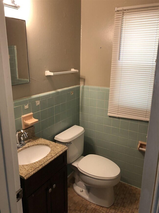 Building Photo - 1811 Atkamire Dr