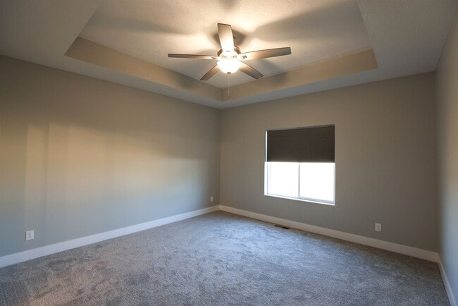 Building Photo - Luxury Townhome