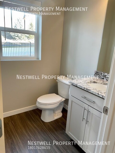 Building Photo - Amazing End-Row Townhome in Traverse Mountain