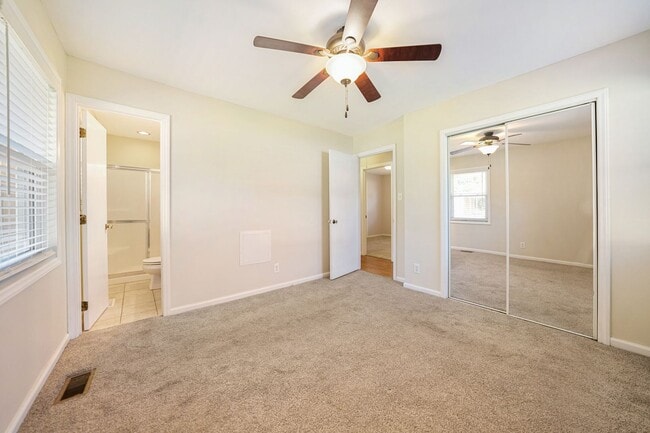 Building Photo - Charming 3-bed/2 bath home with large yard, screened deck located minutes from Brier Creek!