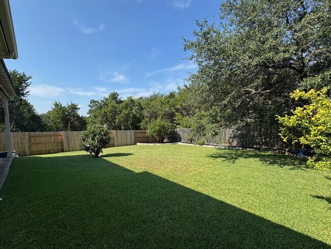Building Photo - 9820 Savannah Ridge Dr