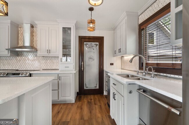 Building Photo - FULLY FURNISHED! Magnificent Panoramic Vie...