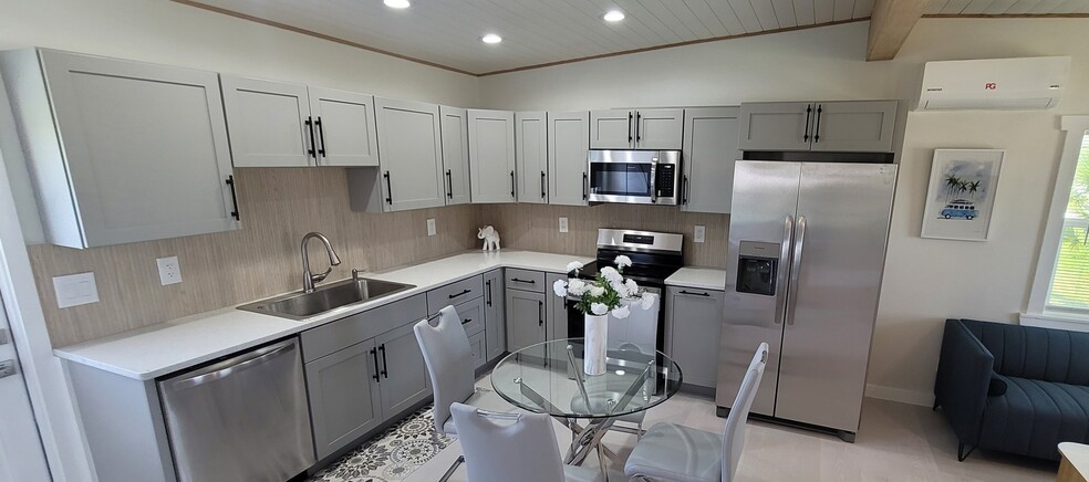 Building Photo - 3420 Ash St