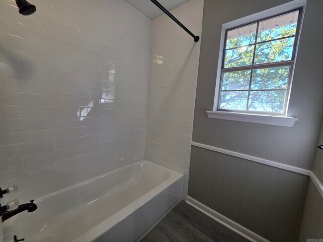 Building Photo - 216 Windhill Dr