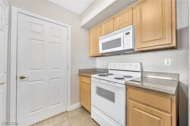 Building Photo - 8000 W Badura Ave