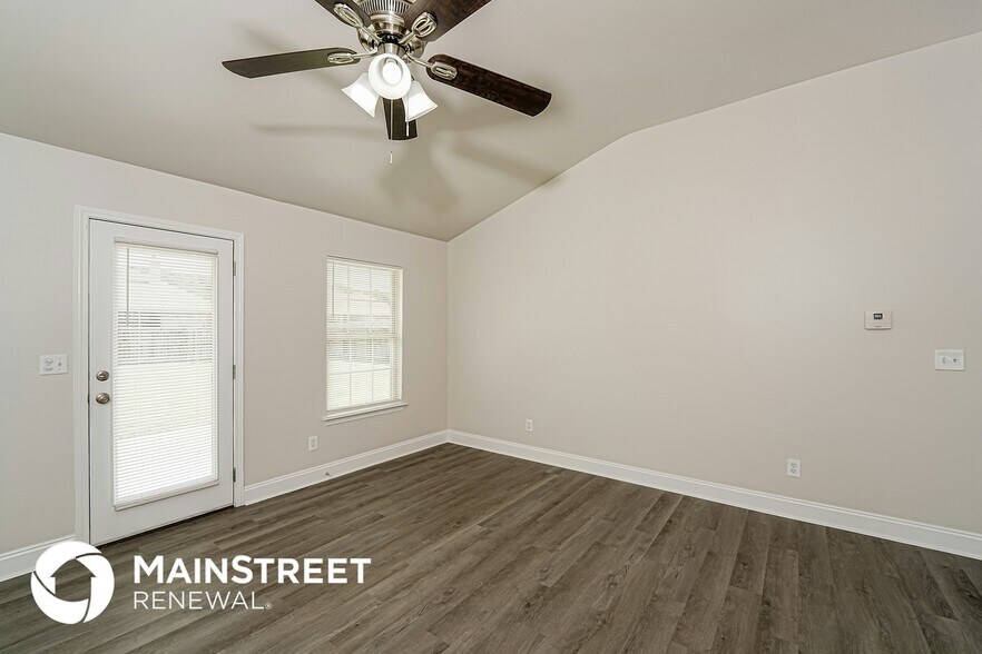 Building Photo - 955 Clover Ave