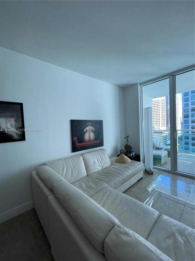 Building Photo - 951 Brickell Ave
