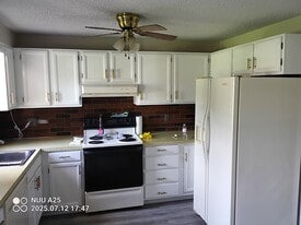 Building Photo - 1580 Four Mile Dr