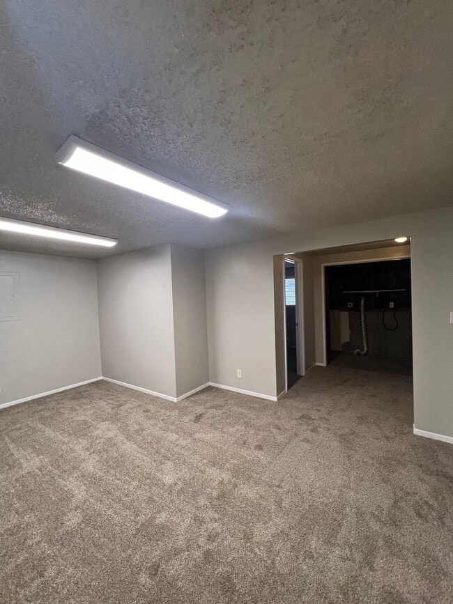 Building Photo - 2122-2124 W Regina Ave