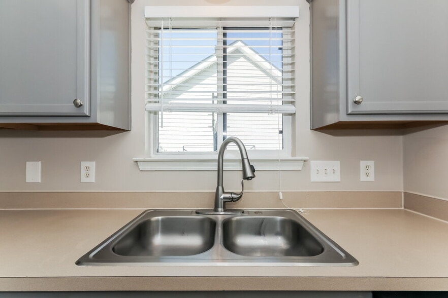 Building Photo - 1007 Salmon River Dr
