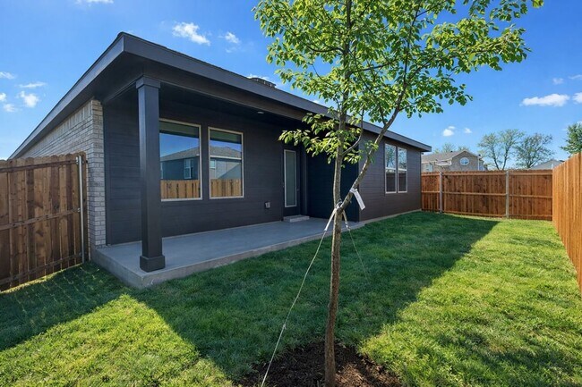 Building Photo - 3405 Tomahawk Dr