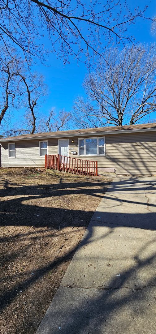 Building Photo - Renovated 4 bedroom with full unfinished basement