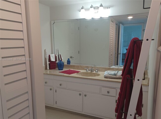 Building Photo - 9900 S Ocean Dr