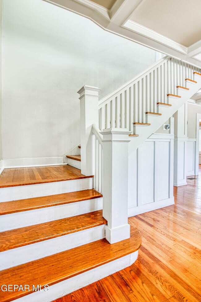 Building Photo - 1701 Elm St