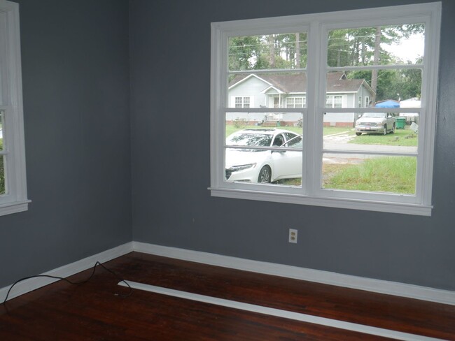 Building Photo - Cute little cottage near downtown Valdosta