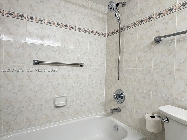 Building Photo - 2655 Collins Ave