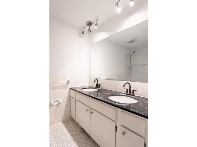 Building Photo - 7740 Arlington Ave N