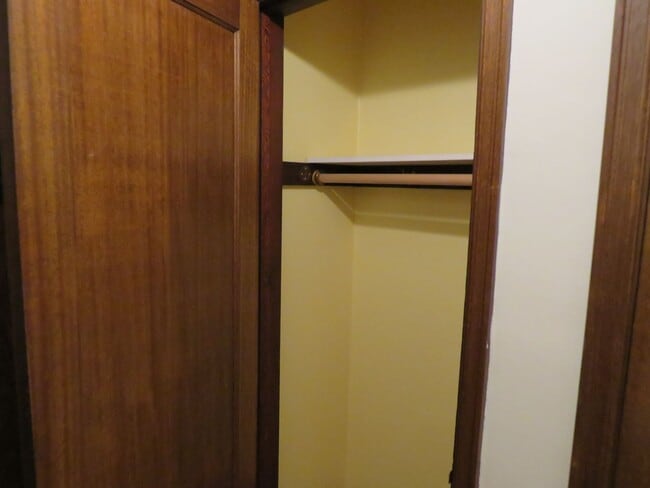 Building Photo - Capitol Hill Studio $1550.00,  W/S/G included. La Flor Condominiums.