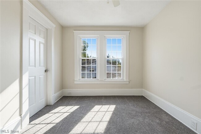 Building Photo - 22955 Fairmount Blvd