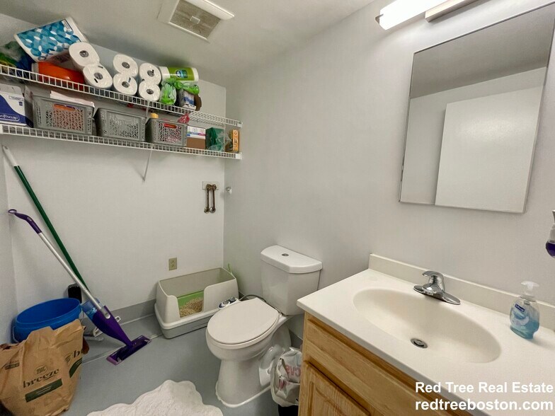 Building Photo - 1 Pine St