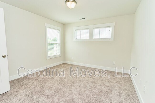 Building Photo - 14 Larson Dr