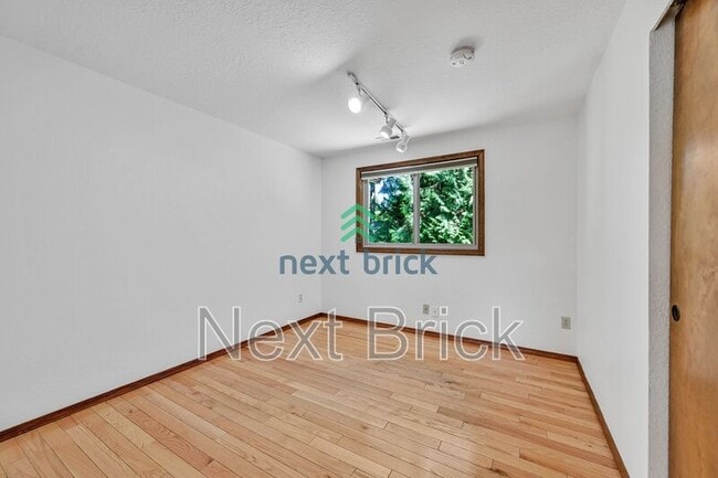 Building Photo - 21501 21st Ave W