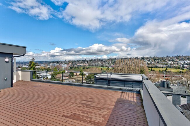 Building Photo - 3bd/3.5ba Seattle Townhome