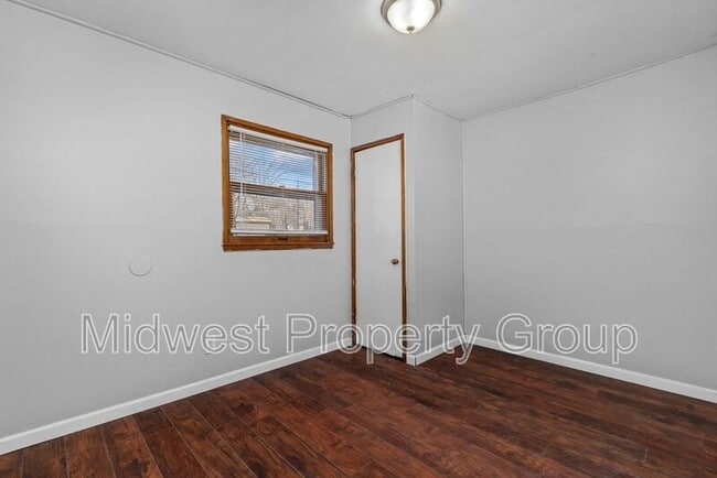 Building Photo - 405 Cameron Rd