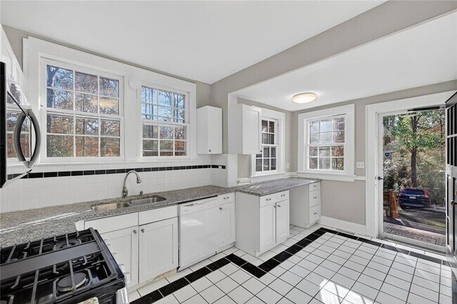 Building Photo - 444 Burlington Rd NE