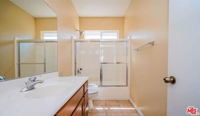 Building Photo - 1241 Ivy Terrace