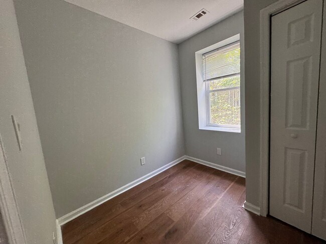 Building Photo - 1018 S 52nd St