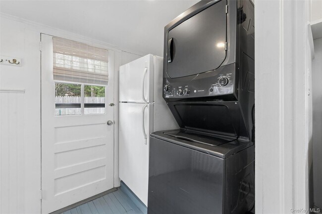 Building Photo - 424 Main St