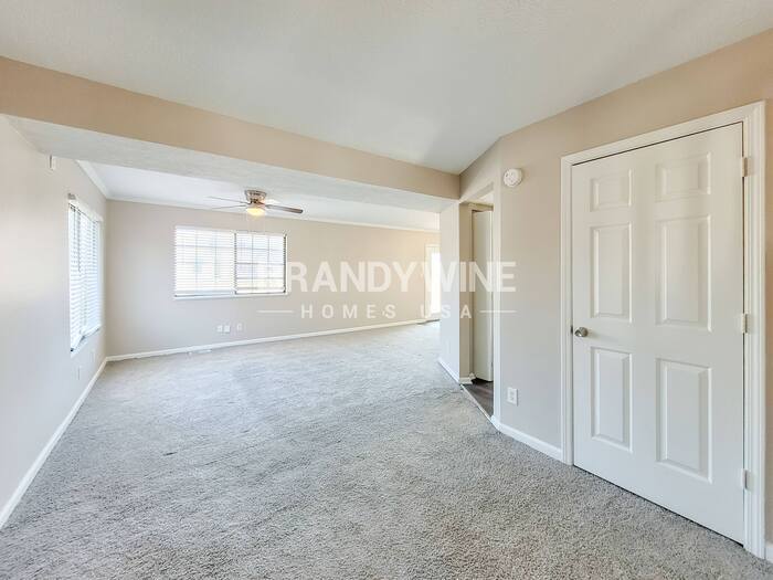 Building Photo - 605 Woods Crossing Ln