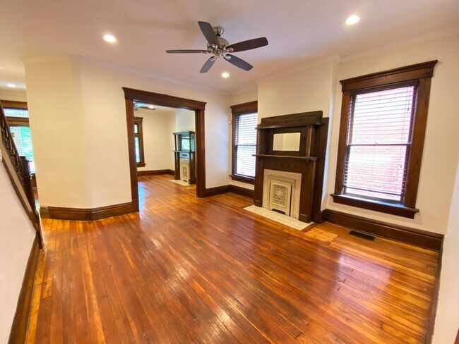 Building Photo - Hunter Ave 1045-1047 GW2