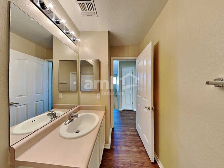 Building Photo - 6769 S Aquiline Dr