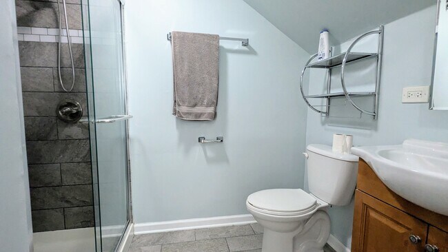 Building Photo - 319 Doral Ct