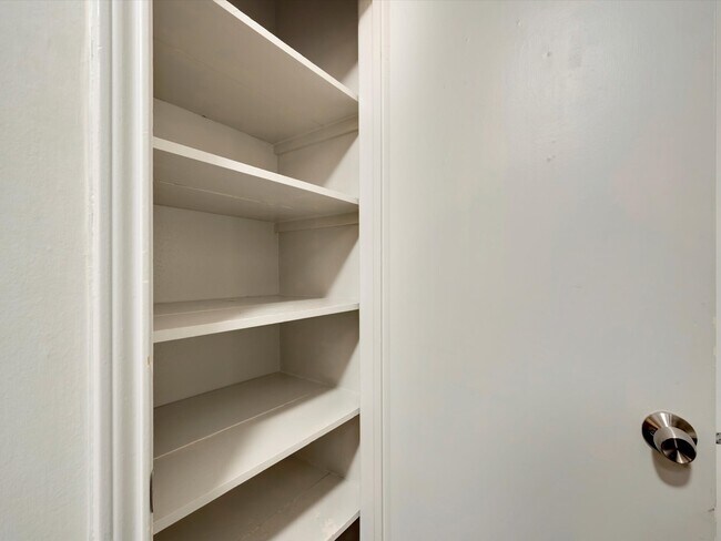 Building Photo - 1601 S Shepherd Dr