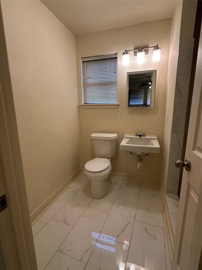 Building Photo - 3611 Broadmead Dr