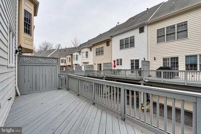 Building Photo - 8872 Ashgrove House Ln