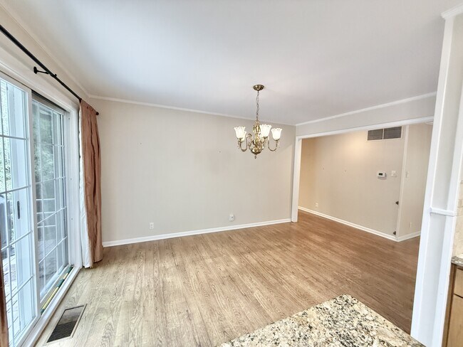 Building Photo - 102 Blueridge Pl