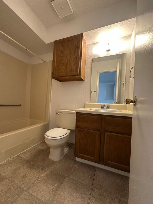 Building Photo - 1311 Eastgate Dr