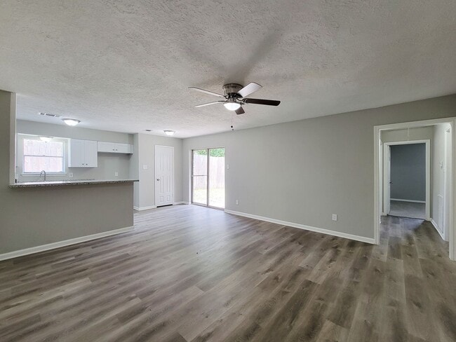 Building Photo - REMODELED 4 BEDROOM 2 BATH LEASE HOME IN H...