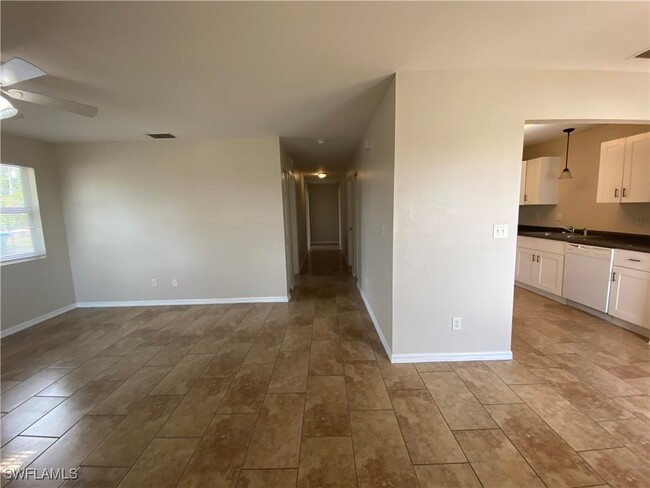 Building Photo - 624 Santa Barbara Blvd