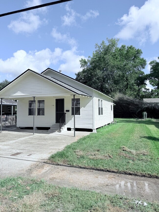 Building Photo - 110 Loraine St