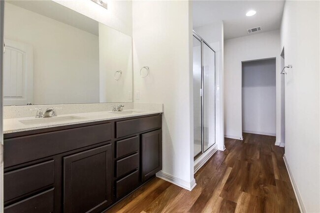 Building Photo - 109 Kleberg Ct