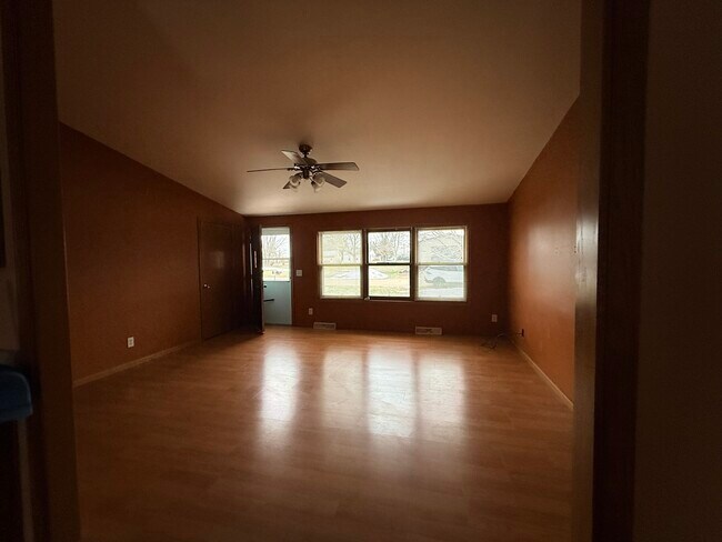 Building Photo - 303 W Pieronnet St